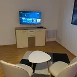 Schoene Fuer Tagesgaeste, Studenten Oder Handwerker, Gablenz, Oepnv Direkt Vor Der Tuer, Internet & Tv Inkl Apartment *