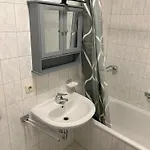Schoene Fuer Tagesgaeste, Studenten Oder Handwerker, Gablenz, Oepnv Direkt Vor Der Tuer, Internet & Tv Inkl Apartment