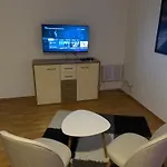 Schoene Fuer Tagesgaeste, Studenten Oder Handwerker, Gablenz, Oepnv Direkt Vor Der Tuer, Internet & Tv Inkl Apartment *