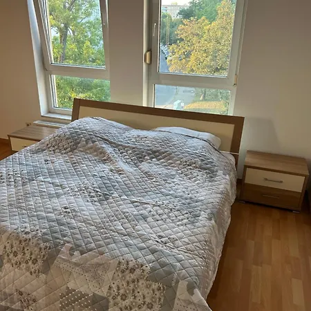 Apartamento Schoenes Gablenz - Mit Homeoffice, Fahrstuhl, Barrierefrei, Oepnv, Supermarkt, Restaurant Direkt Vor Der Tuer, Internet Und Tv Inkl - Fuer Monteure, Urlauber Und Geschaeftsreisende