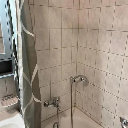 Schoene Fuer Tagesgaeste, Studenten Oder Handwerker, Gablenz, Oepnv Direkt Vor Der Tuer, Internet & Tv Inkl Apartamento Chemnitz