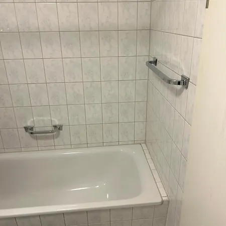 Schoene Fuer Tagesgaeste, Studenten Oder Handwerker, Gablenz, Oepnv Direkt Vor Der Tuer, Internet & Tv Inkl * شيمنيتز