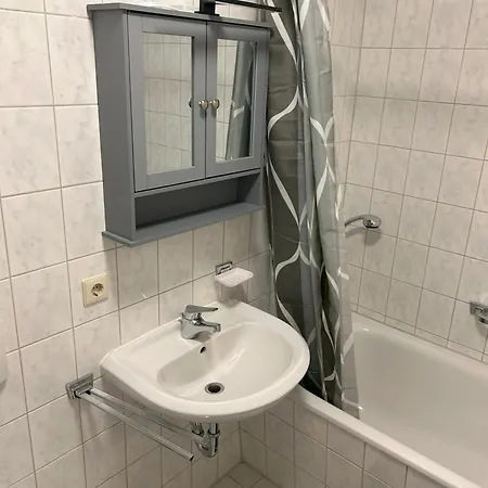 Schoenes Gablenz - Mit Homeoffice, Fahrstuhl, Barrierefrei, Oepnv, Supermarkt, Restaurant Direkt Vor Der Tuer, Internet Und Tv Inkl - Fuer Monteure, Urlauber Und Geschaeftsreisende Apartamento