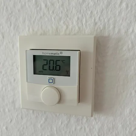 Apartamento Schoene Fuer Tagesgaeste, Studenten Oder Handwerker, Gablenz, Oepnv Direkt Vor Der Tuer, Internet & Tv Inkl