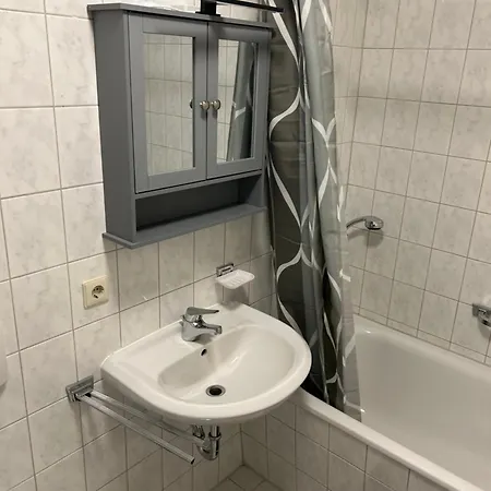 Schoene Fuer Tagesgaeste, Studenten Oder Handwerker, Gablenz, Oepnv Direkt Vor Der Tuer, Internet & Tv Inkl Apartamento Chemnitz