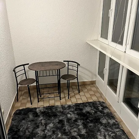 Schoene Fuer Tagesgaeste, Studenten Oder Handwerker, Gablenz, Oepnv Direkt Vor Der Tuer, Internet & Tv Inkl *