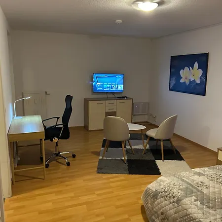 Schoene Fuer Tagesgaeste, Studenten Oder Handwerker, Gablenz, Oepnv Direkt Vor Der Tuer, Internet & Tv Inkl Lejlighed