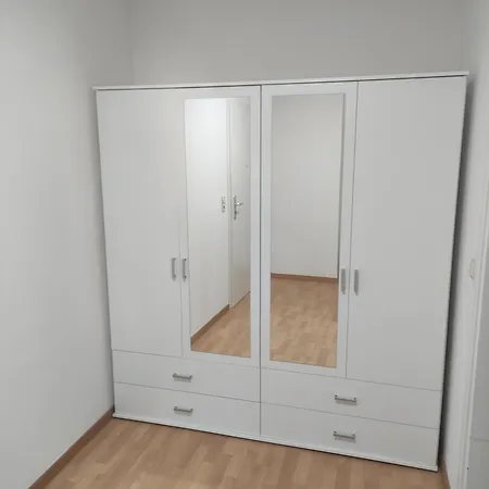 Apartamento Schoenes Gablenz - Mit Homeoffice, Fahrstuhl, Barrierefrei, Oepnv, Supermarkt, Restaurant Direkt Vor Der Tuer, Internet Und Tv Inkl - Fuer Monteure, Urlauber Und Geschaeftsreisende