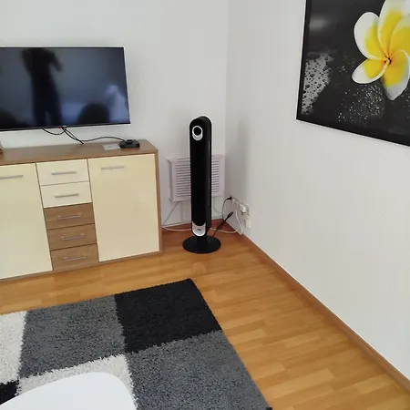 Schoene Fuer Tagesgaeste, Studenten Oder Handwerker, Gablenz, Oepnv Direkt Vor Der Tuer, Internet & Tv Inkl