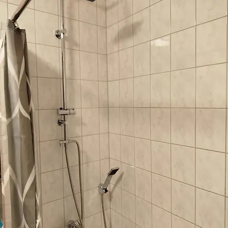 Schoene Fuer Tagesgaeste, Studenten Oder Handwerker, Gablenz, Oepnv Direkt Vor Der Tuer, Internet & Tv Inkl Chemnitz