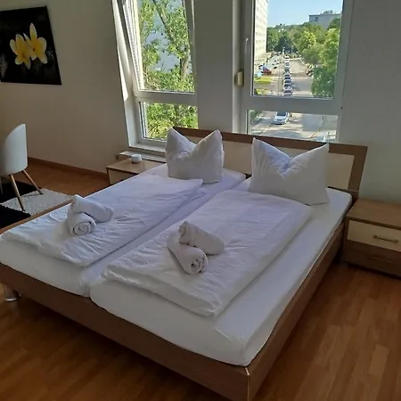 Apartamento Schoene Fuer Tagesgaeste, Studenten Oder Handwerker, Gablenz, Oepnv Direkt Vor Der Tuer, Internet & Tv Inkl *