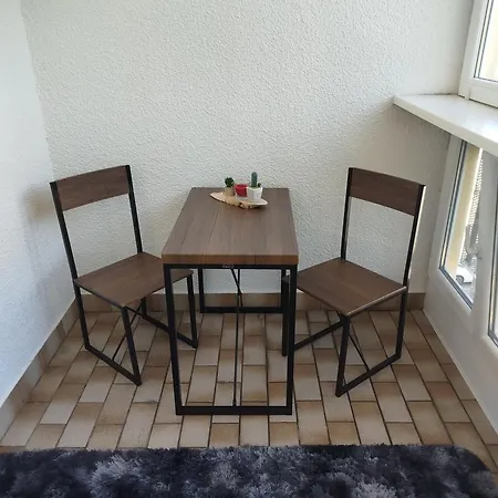 Schoene Fuer Tagesgaeste, Studenten Oder Handwerker, Gablenz, Oepnv Direkt Vor Der Tuer, Internet & Tv Inkl Apartamento *