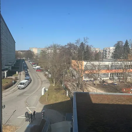 Schoene Fuer Tagesgaeste, Studenten Oder Handwerker, Gablenz, Oepnv Direkt Vor Der Tuer, Internet & Tv Inkl * Chemnitz