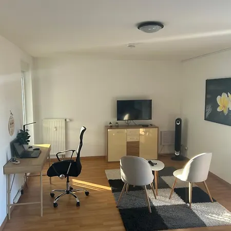 Schöne Für Tagesgäste, Studenten Oder Handwerker, Gablenz, öpnv Direkt Vor Der Tür, Internet&tv Inkl * Chemnitz