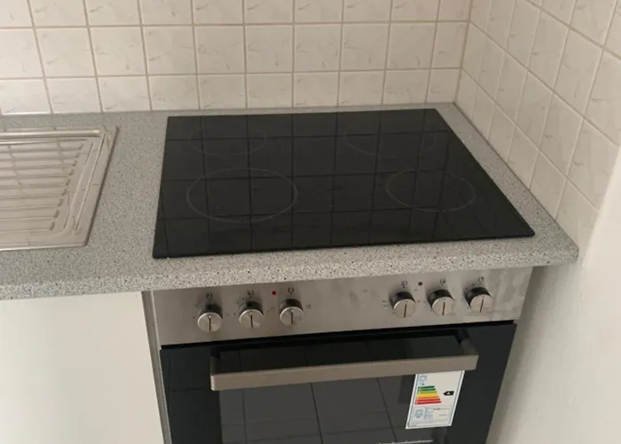 Schoene Fuer Tagesgaeste, Studenten Oder Handwerker, Gablenz, Oepnv Direkt Vor Der Tuer, Internet & Tv Inkl Lejlighed *