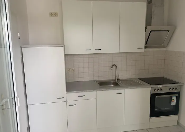 Schoene Fuer Tagesgaeste, Studenten Oder Handwerker, Gablenz, Oepnv Direkt Vor Der Tuer, Internet & Tv Inkl * Chemnitz