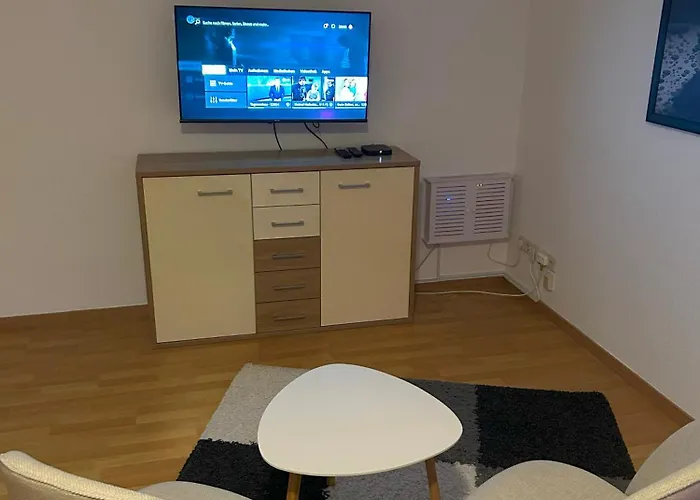 Schoene Fuer Tagesgaeste, Studenten Oder Handwerker, Gablenz, Oepnv Direkt Vor Der Tuer, Internet & Tv Inkl Appartement *