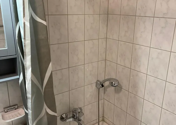 Schöne Für Tagesgäste, Studenten Oder Handwerker, Gablenz, öpnv Direkt Vor Der Tür, Internet&tv Inkl Apartment Chemnitz