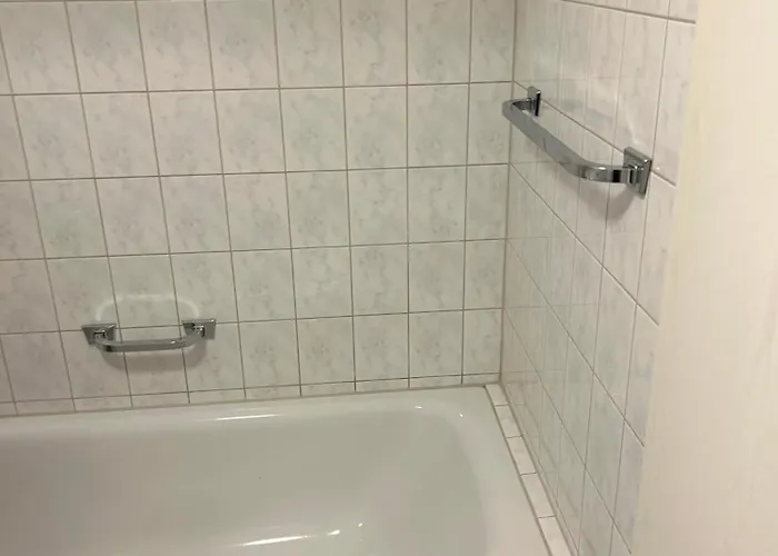 Schöne Für Tagesgäste, Studenten Oder Handwerker, Gablenz, öpnv Direkt Vor Der Tür, Internet&tv Inkl * Chemnitz