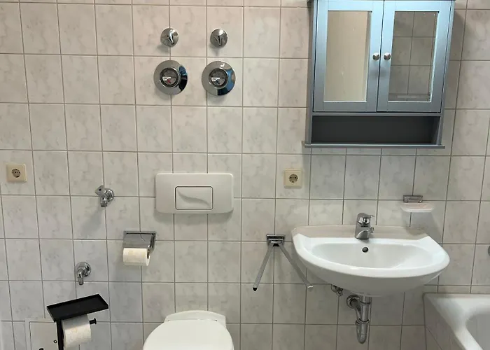 Schoene Fuer Tagesgaeste, Studenten Oder Handwerker, Gablenz, Oepnv Direkt Vor Der Tuer, Internet & Tv Inkl Lejlighed