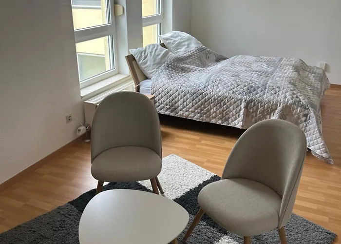 Schöne Für Tagesgäste, Studenten Oder Handwerker, Gablenz, öpnv Direkt Vor Der Tür, Internet&tv Inkl * Chemnitz