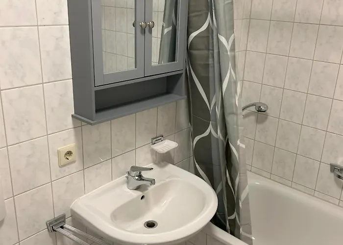 Schöne Für Tagesgäste, Studenten Oder Handwerker, Gablenz, öpnv Direkt Vor Der Tür, Internet&tv Inkl Apartment