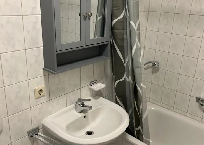 Schöne Für Tagesgäste, Studenten Oder Handwerker, Gablenz, öpnv Direkt Vor Der Tür, Internet&tv Inkl Apartment Chemnitz