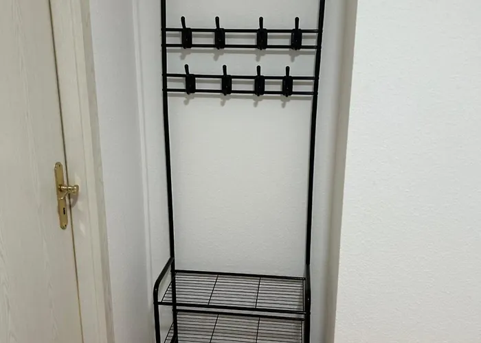 Schöne Für Tagesgäste, Studenten Oder Handwerker, Gablenz, öpnv Direkt Vor Der Tür, Internet&tv Inkl Apartment