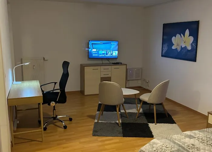 Schöne Für Tagesgäste, Studenten Oder Handwerker, Gablenz, öpnv Direkt Vor Der Tür, Internet&tv Inkl Apartment
