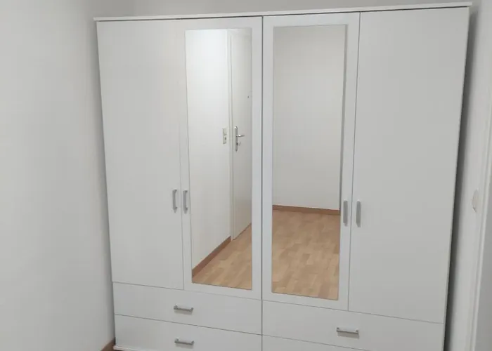 Apartment Schöne Für Tagesgäste, Studenten Oder Handwerker, Gablenz, öpnv Direkt Vor Der Tür, Internet&tv Inkl