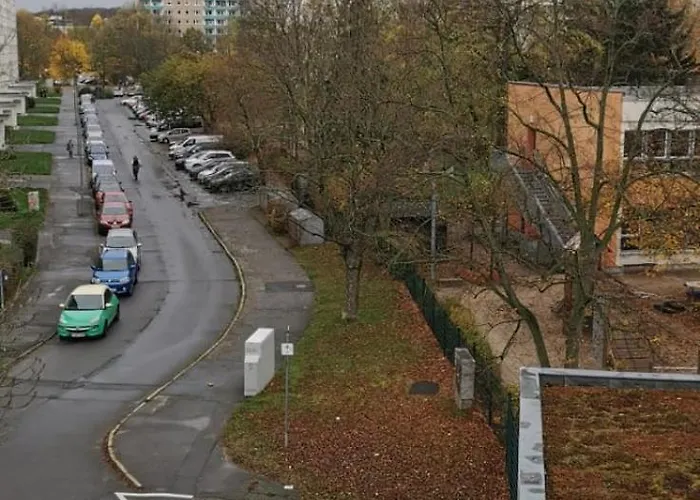 Schöne Für Tagesgäste, Studenten Oder Handwerker, Gablenz, öpnv Direkt Vor Der Tür, Internet&tv Inkl Apartment