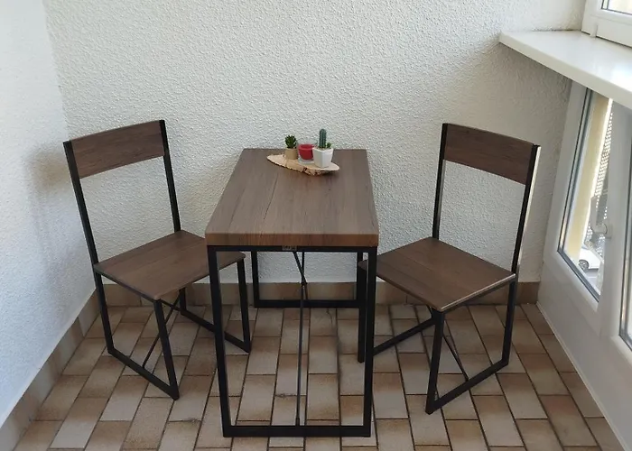 Schöne Für Tagesgäste, Studenten Oder Handwerker, Gablenz, öpnv Direkt Vor Der Tür, Internet&tv Inkl Apartment *