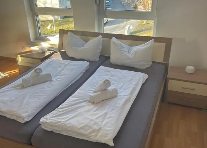 Schoene Fuer Tagesgaeste, Studenten Oder Handwerker, Gablenz, Oepnv Direkt Vor Der Tuer, Internet & Tv Inkl Lejlighed